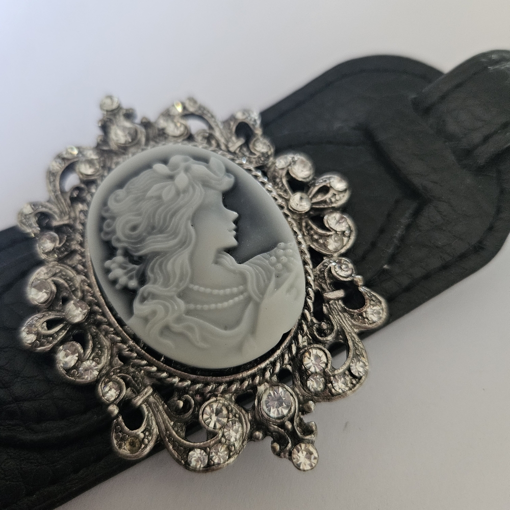 Elegant Black and Silver Cameo Leather Bracelet